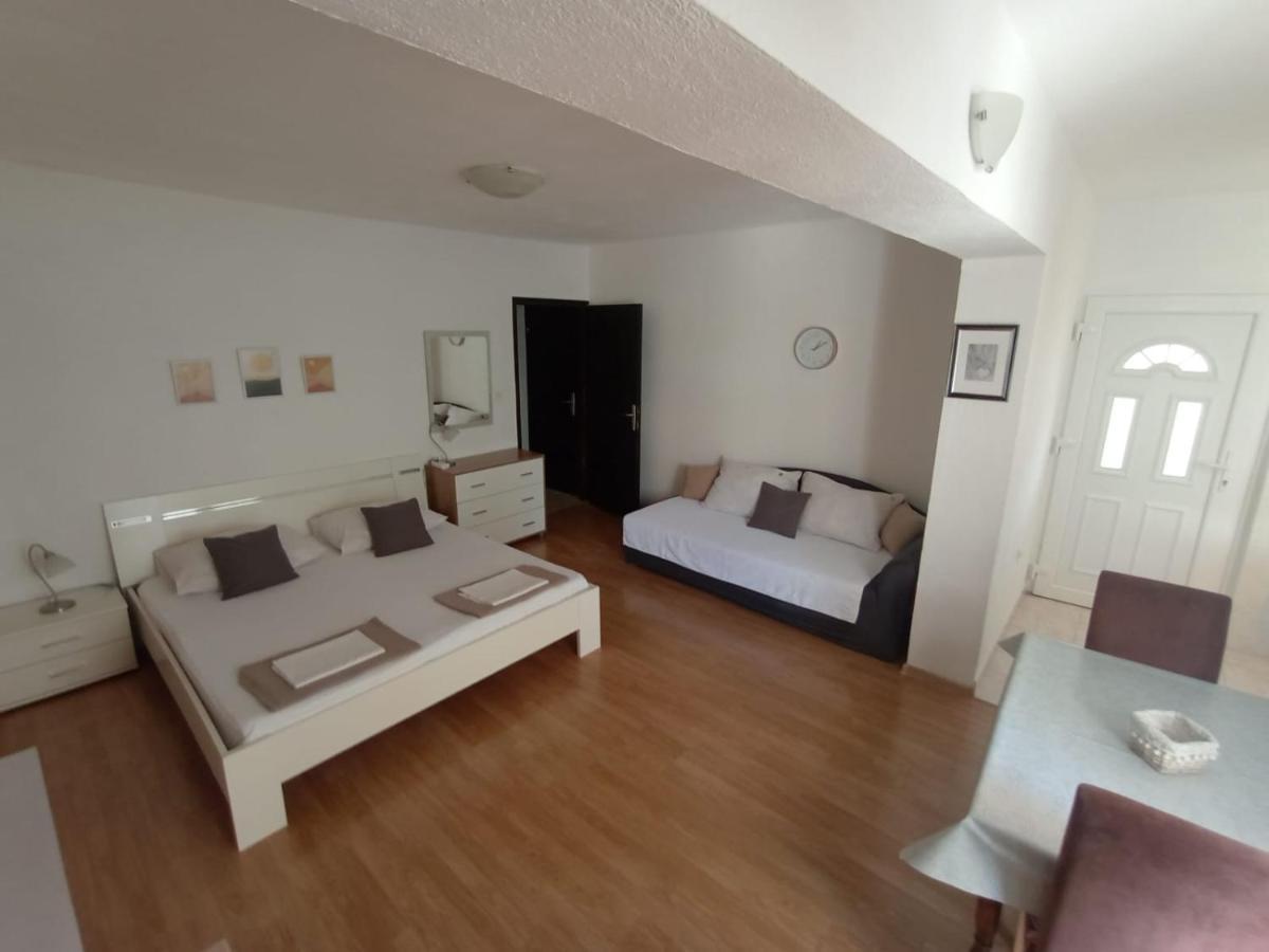 Apartmani Valentino Макарська Екстер'єр фото