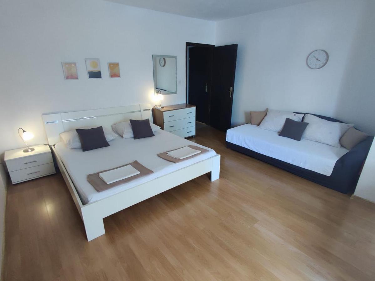 Apartmani Valentino Макарська Екстер'єр фото