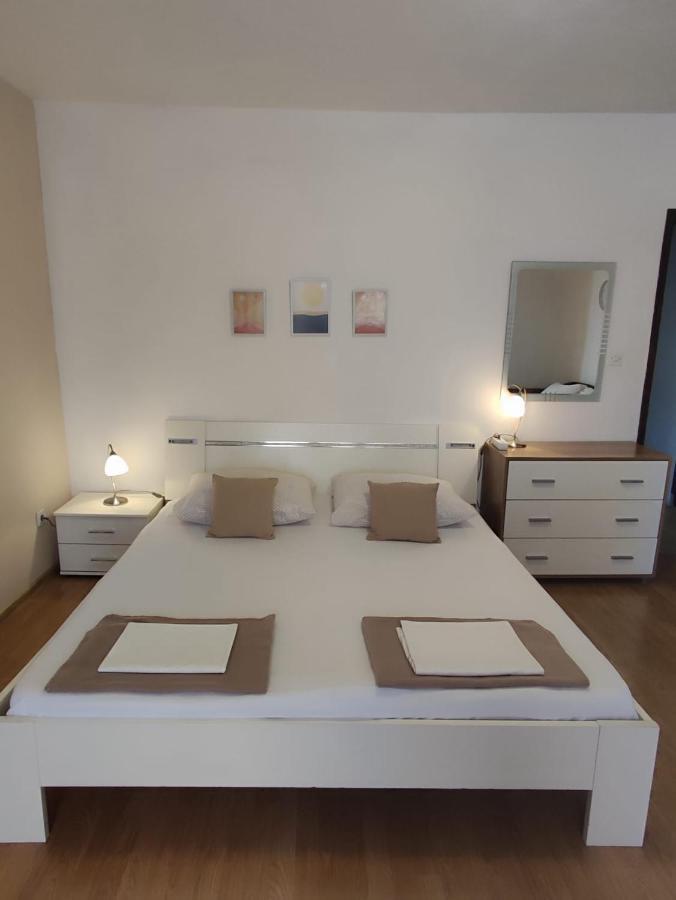 Apartmani Valentino Макарська Екстер'єр фото